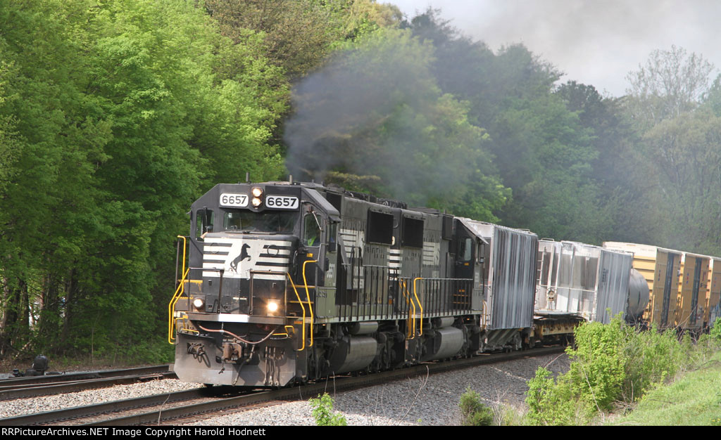 NS 6657 leads train P1W up the hill from Cox towards the "K" line